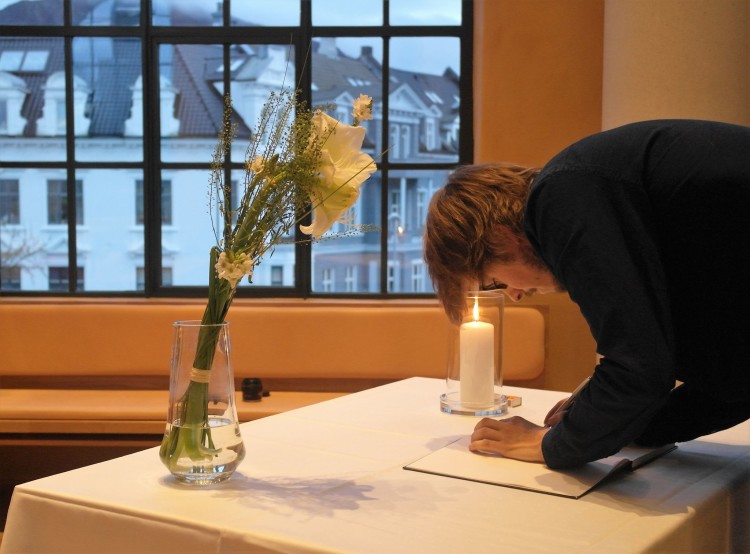En siste hilsen til ofrene som omkom i Paris. (Foto: Marianne Myrmel Bjelland)