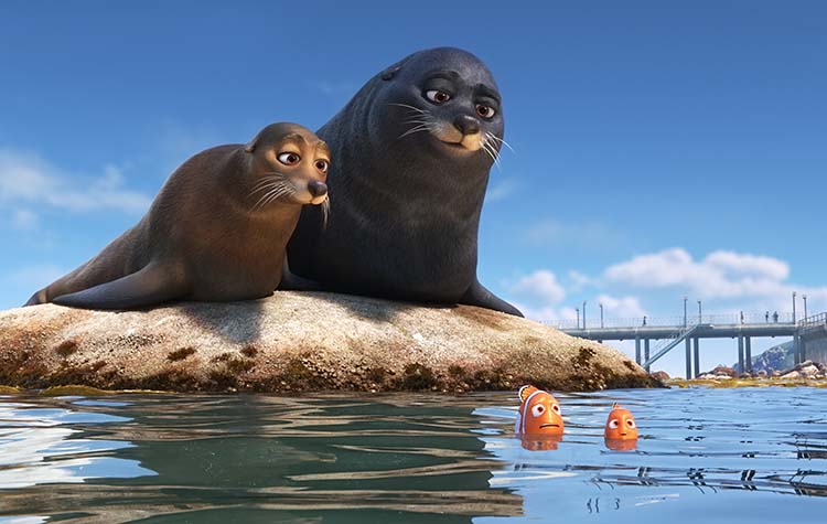 Klovnefiskene Marlin og Nemo forsøker å hjelpe Dory med å finne familien sin (bilde: Disney Pixar)